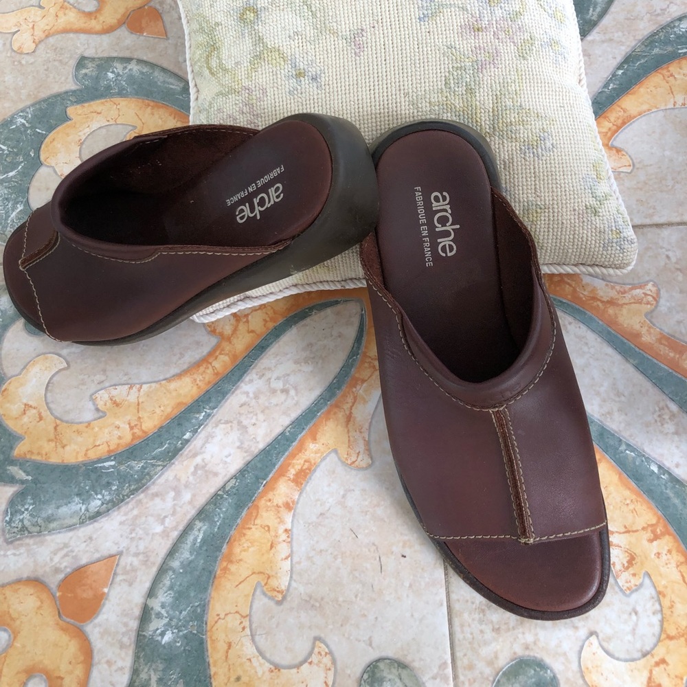AUTHENTIC ARCHE SLIDES- ALL LEATHER-Euro size 41.